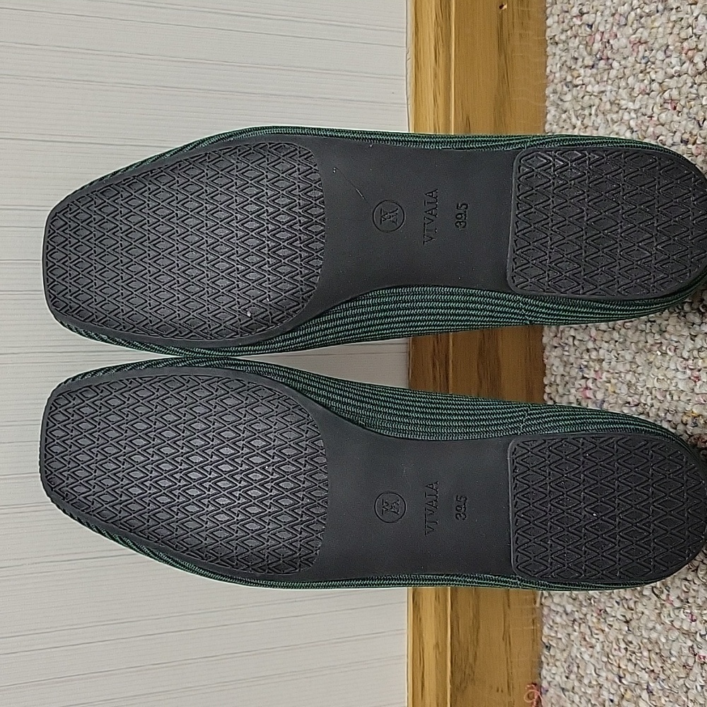 VIVAIA Margot 2.0 Square-Toe V-Cut Flats in Forest Green - Picture 6 of 7